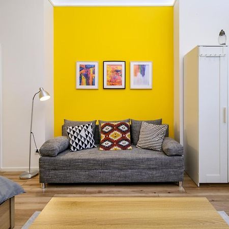 Stylish Yellow Suite In The Heart Of Budapest Exterior photo