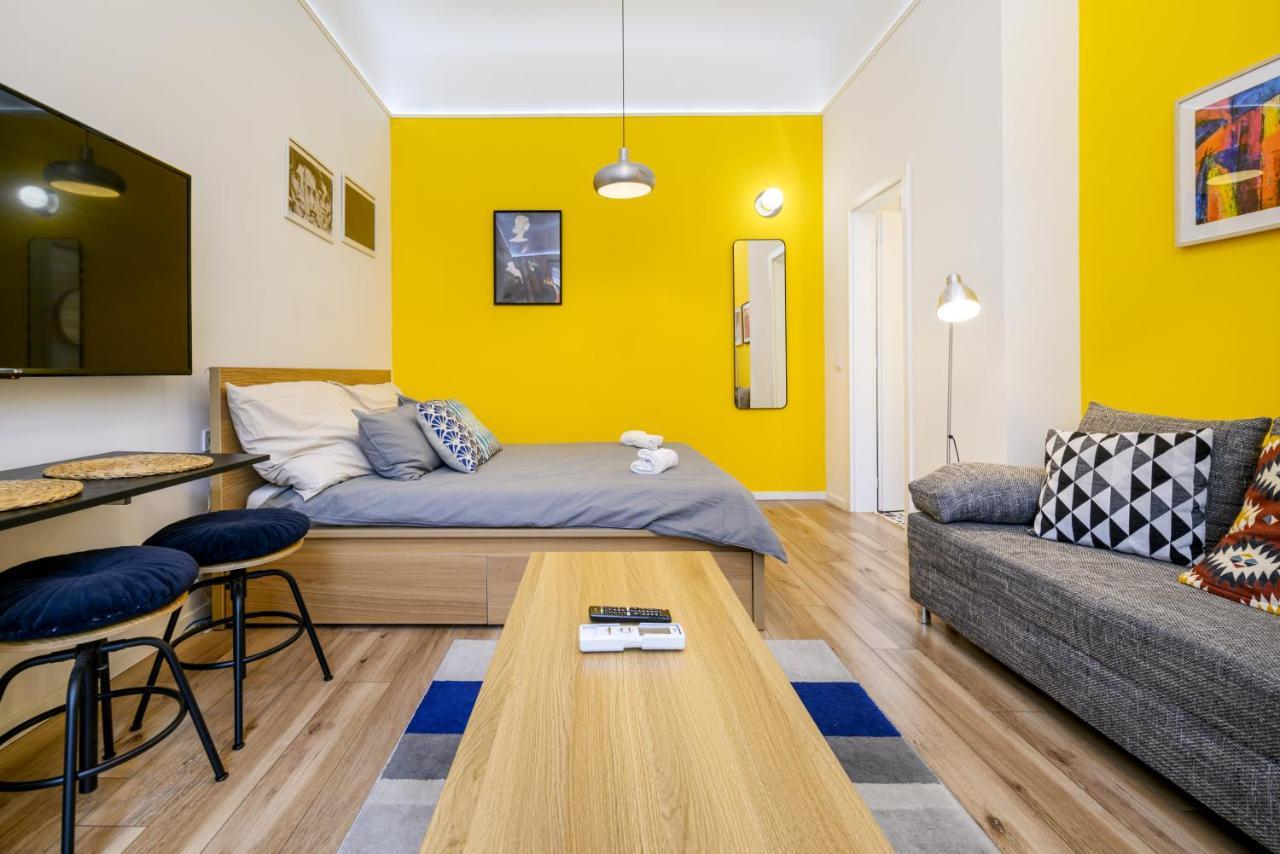 Stylish Yellow Suite In The Heart Of Budapest Exterior photo