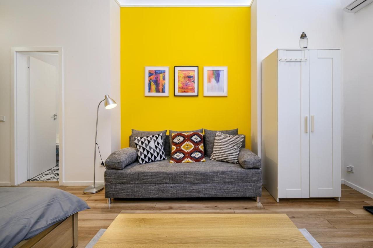 Stylish Yellow Suite In The Heart Of Budapest Exterior photo